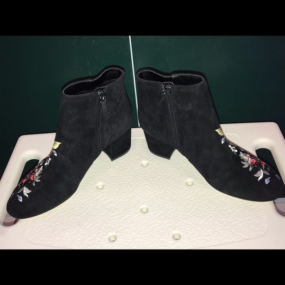 NWT White House black market embroidered ankl bts - Picture 5 of 7